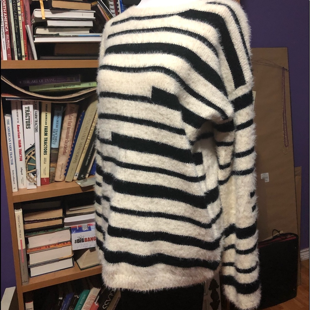 Violet & Ruby Super Soft & Comfy Sweater!!